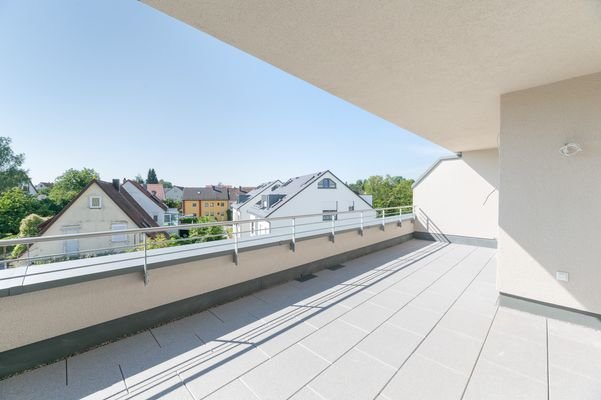 Großzügige überdachte Terrasse