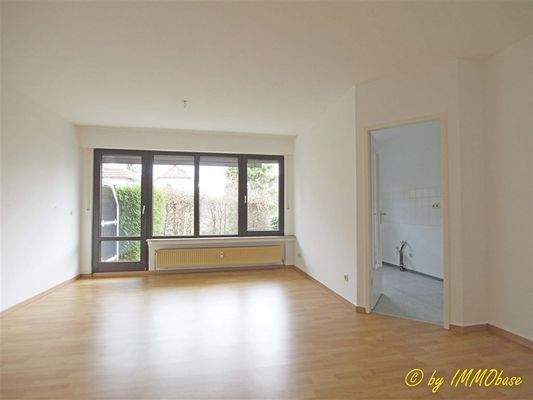 Wohnzimmer mit viel Licht