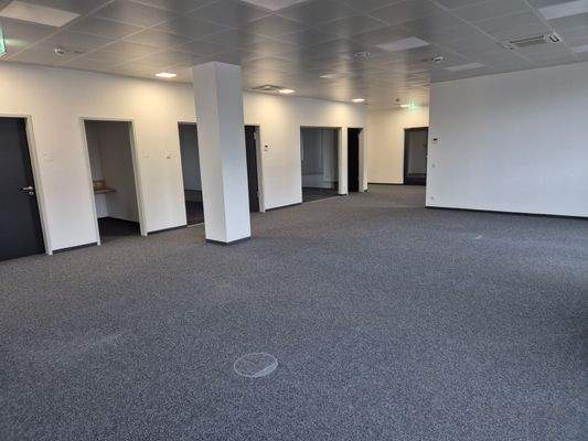 1. OG rechts - Büroansicht 2.jpg
