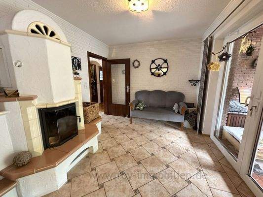 ...ausgestattet mit Kachelkaminofen...