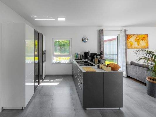 Offener Wohnbereich mit Küche