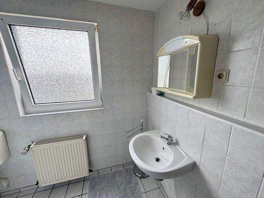 Badezimmer Wohnung rechts