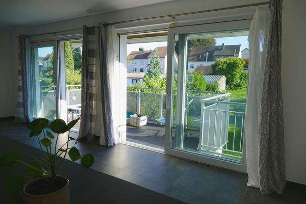 EBK Blick zum Balkon