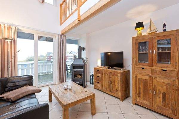 Wohnzimmer mit Balkon OG