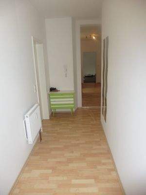 Flur, links gehts ins Bad