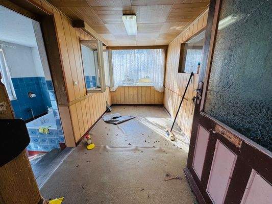 Flur mit Veranda  -  freie Wohnung im EG