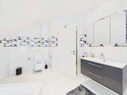 Tageslicht Bad OG mit Wanne