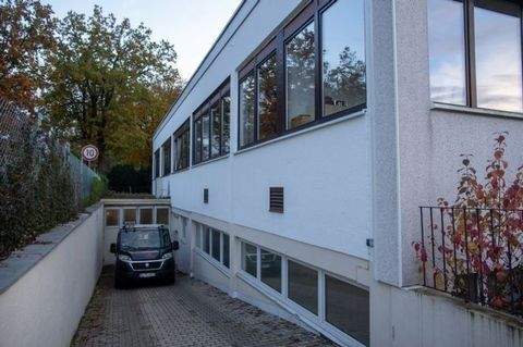 Hohenbrunn Halle, Hohenbrunn Hallenfläche