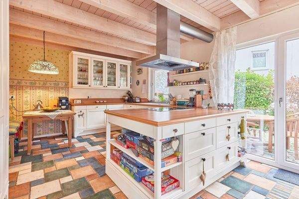 Landhausstil Küche mit Essecke