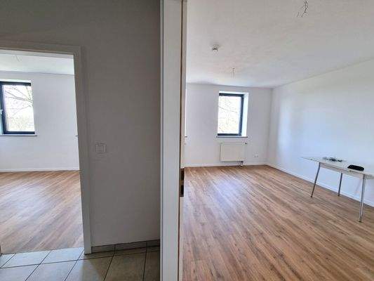 Links Eingang Schlafzimmer - Rechts Eingang Wohnen