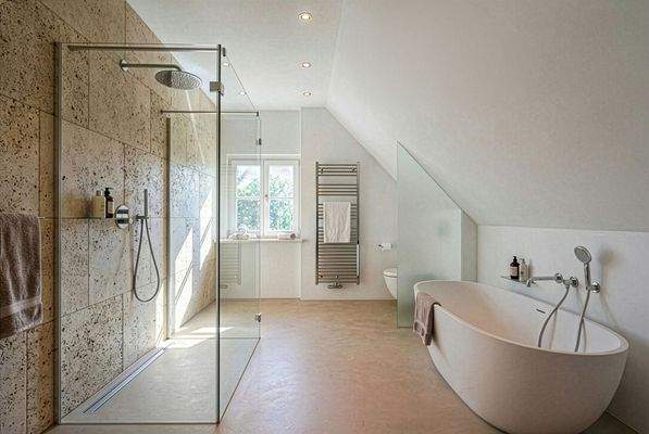 Master bathroom (with furnishing example)