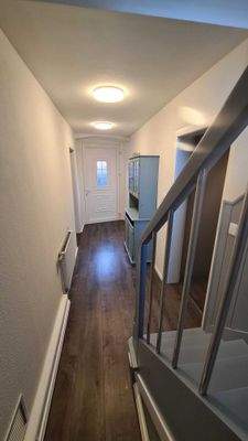 Flur mit Eingangstür EG Haupthaus