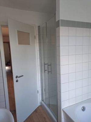 Badezimmer Dusche.JPG