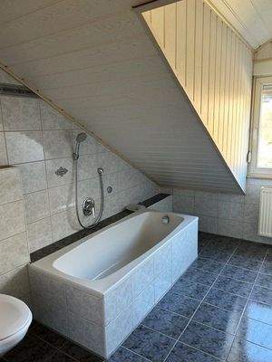 .. 2. Bad mit Wanne !