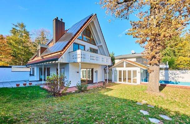 Gartenansicht mit Pool-Haus