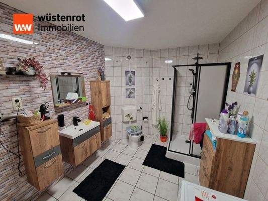 Bad mit Dusche Wohnung Dachgeschoss