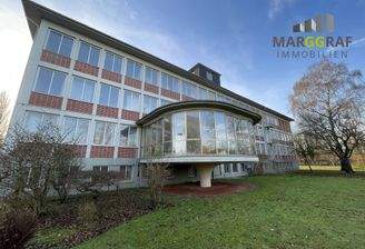 Bürogebäude mit Besucherterrasse