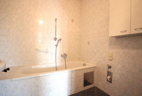 Schöne 2-Zi-Wohnung in Zentrumslage inkl. Tiefgaragenplatz