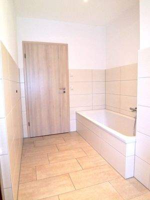 Bad mit Wanne und Dusche