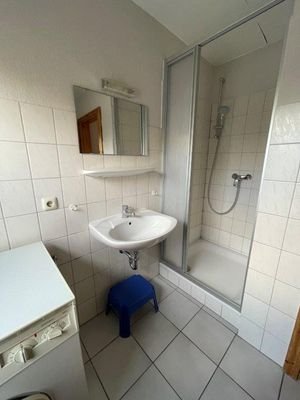 Duschbad mit Dusche