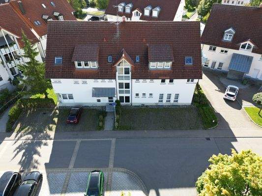 Außenstellplatz PKW ROT SCHWARZ