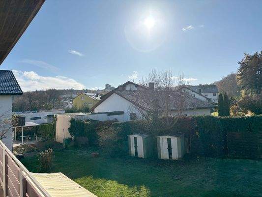 Balkonaussicht mit blick auf den Garten