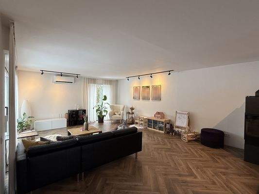 Wohnzimmer mit Kamin