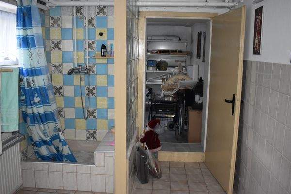 Dusche im Keller