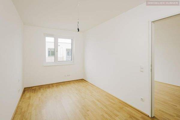 Zimmer/Bilder einer identen Wohnung im Haus