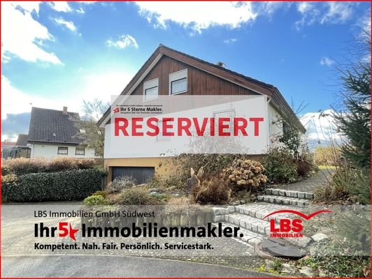 Wohnhaus mit Doppelgarage
