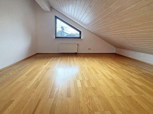 Geräumiges Schlafzimmer