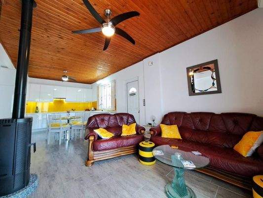 MIT VIDEO: Charmanter, renovierter Bungalow zum Verkauf in Drapanos, Apokoronas