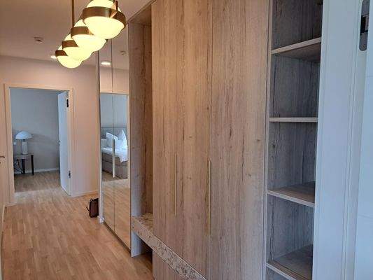 Flur mit Mustereinbauschrank