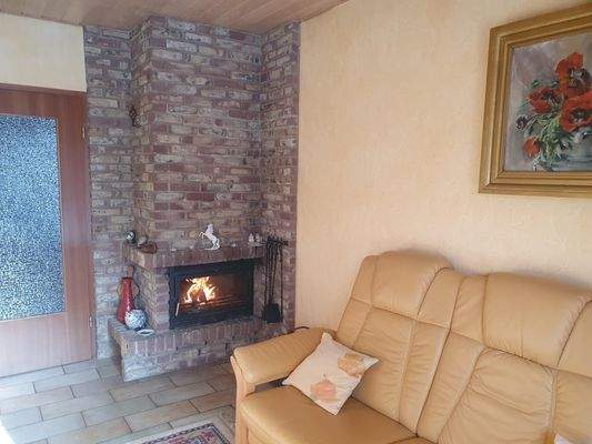 gemütlicher Kamin im WZ.jpg