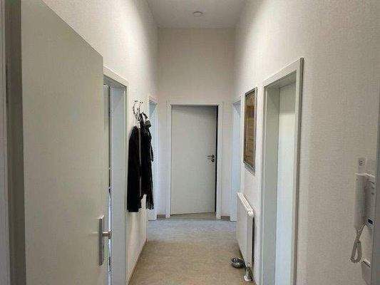 Zugang/Flur zur Büroeinheit im OG