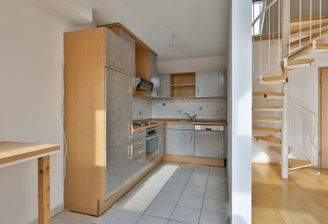 Küche mit Einbauküche