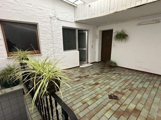 überdachter Innenhof