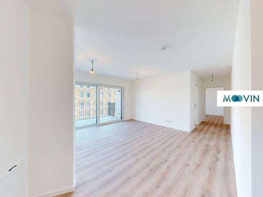 Ansicht III: Wohn- und Esszimmer mit offener Küche und Zugang zum Balkon