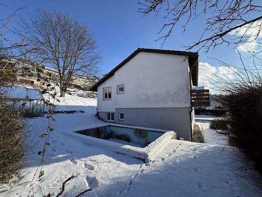 Haus mit ehem. Pool
