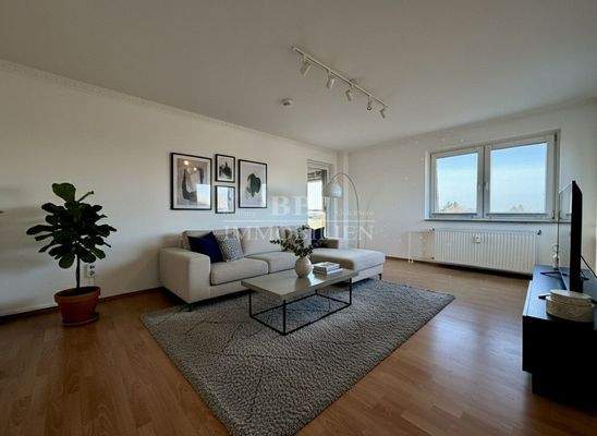 Wohnzimmer mit Zugang zur West-Loggia