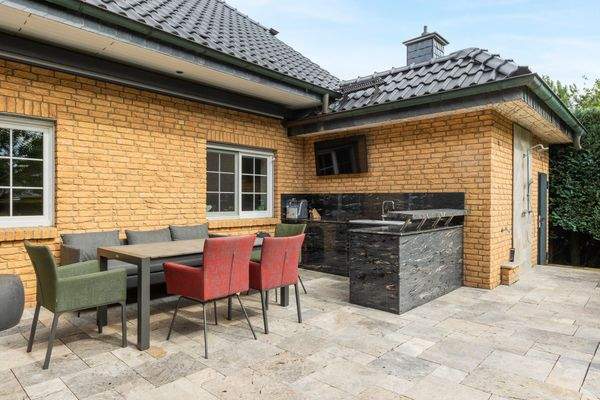 Terrasse mit Außenküche