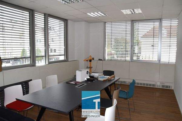 Großes Büro, Besprechung