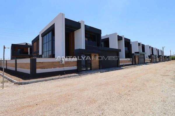 Detached Villas in a Luxury Complex in Dosemealti Antalya
