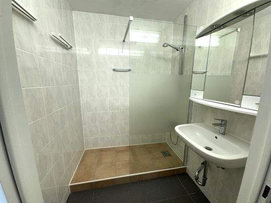 Badezimmer (innenliegend)