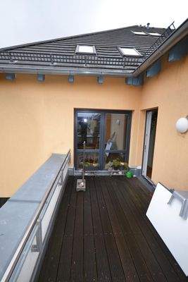 Balkon mit Holzboden