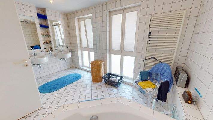 Modernes 1FH, OG Wannenbad