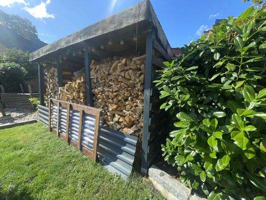 Blick in Richtung Holzlager