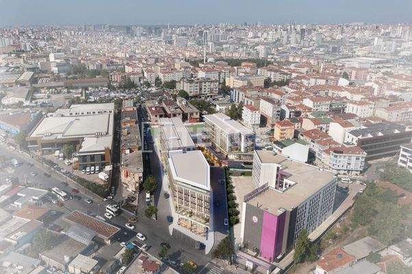 On-Site Flats with Pool and Security in Istanbul Kucukcekmece