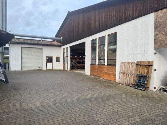 Außenansicht Toreinfahrt (Stirnseite Produktionshalle)