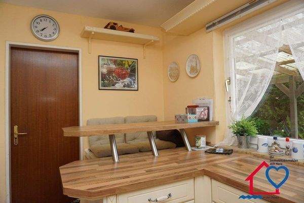 Küche Tresen Abstellraum.JPG